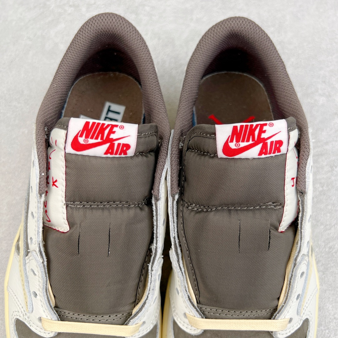 图片[7]-＃LJ渠道版 Travis Scott x Air Jordan AJ1 Low OG SP TS联名白棕倒钩低帮 DM7866-162 原盒原配 原厂拉帮工艺 针距密度一致 全新升级网板中底 原楦原纸板开发 后跟弧度收口自然不对折 极致一眼正品既视感 原厂皮料 进口玻璃冲刀皮料裁剪零毛边 承诺百分百一致原鞋 全鞋电脑针车工艺 鞋面清洁度最高QC检验标准 控制溢胶 原厂电绣工艺 鞋标鞋盒、防尘纸 均采购来自原厂 尺码：36 36.5 37.5 38 38.5 39 40 40.5 41 42 42.5 43 44 44.5 45 46 47.5-选品中心