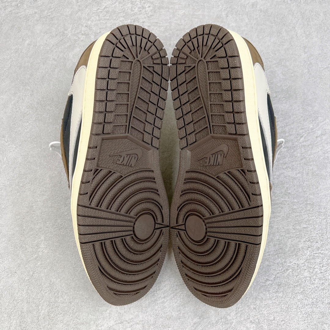 图片[9]-＃LJ渠道版 Travis Scott x Air Jordan AJ1 Low OG SP TS联名倒钩1.0低帮 深棕 CQ4277-001 原盒原配 原厂拉帮工艺 针距密度一致 全新升级网板中底 原楦原纸板开发 后跟弧度收口自然不对折 极致一眼正品既视感 原厂皮料 进口玻璃冲刀皮料裁剪零毛边 承诺百分百一致原鞋 全鞋电脑针车工艺 鞋面清洁度最高QC检验标准 控制溢胶 原厂电绣工艺 鞋标鞋盒、防尘纸 均采购来自原厂 尺码：36 36.5 37.5 38 38.5 39 40 40.5 41 42 42.5 43 44 44.5 45 46 47.5-选品中心