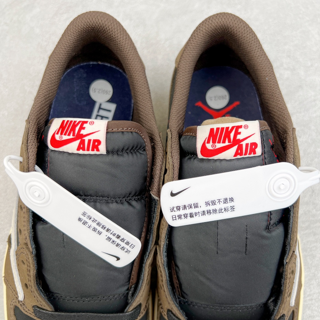 图片[6]-＃LJ渠道版 Travis Scott x Air Jordan AJ1 Low OG SP TS联名倒钩1.0低帮 深棕 CQ4277-001 原盒原配 原厂拉帮工艺 针距密度一致 全新升级网板中底 原楦原纸板开发 后跟弧度收口自然不对折 极致一眼正品既视感 原厂皮料 进口玻璃冲刀皮料裁剪零毛边 承诺百分百一致原鞋 全鞋电脑针车工艺 鞋面清洁度最高QC检验标准 控制溢胶 原厂电绣工艺 鞋标鞋盒、防尘纸 均采购来自原厂 尺码：36 36.5 37.5 38 38.5 39 40 40.5 41 42 42.5 43 44 44.5 45 46 47.5-选品中心