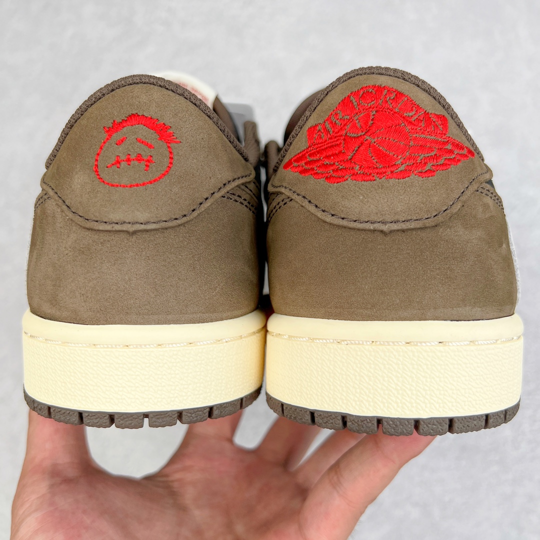 图片[8]-＃LJ渠道版 Travis Scott x Air Jordan AJ1 Low OG SP TS联名倒钩1.0低帮 深棕 CQ4277-001 原盒原配 原厂拉帮工艺 针距密度一致 全新升级网板中底 原楦原纸板开发 后跟弧度收口自然不对折 极致一眼正品既视感 原厂皮料 进口玻璃冲刀皮料裁剪零毛边 承诺百分百一致原鞋 全鞋电脑针车工艺 鞋面清洁度最高QC检验标准 控制溢胶 原厂电绣工艺 鞋标鞋盒、防尘纸 均采购来自原厂 尺码：36 36.5 37.5 38 38.5 39 40 40.5 41 42 42.5 43 44 44.5 45 46 47.5-选品中心