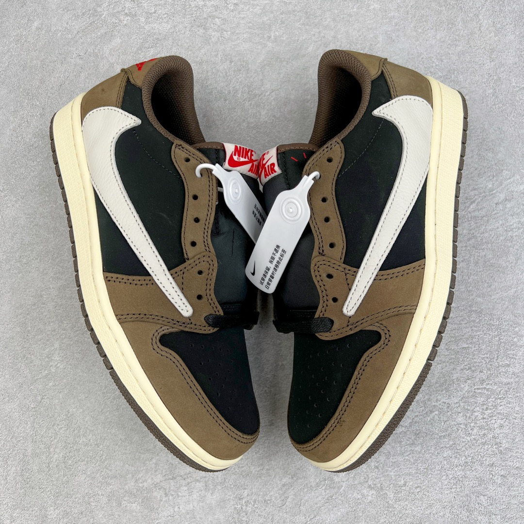 图片[3]-＃LJ渠道版 Travis Scott x Air Jordan AJ1 Low OG SP TS联名倒钩1.0低帮 深棕 CQ4277-001 原盒原配 原厂拉帮工艺 针距密度一致 全新升级网板中底 原楦原纸板开发 后跟弧度收口自然不对折 极致一眼正品既视感 原厂皮料 进口玻璃冲刀皮料裁剪零毛边 承诺百分百一致原鞋 全鞋电脑针车工艺 鞋面清洁度最高QC检验标准 控制溢胶 原厂电绣工艺 鞋标鞋盒、防尘纸 均采购来自原厂 尺码：36 36.5 37.5 38 38.5 39 40 40.5 41 42 42.5 43 44 44.5 45 46 47.5-选品中心