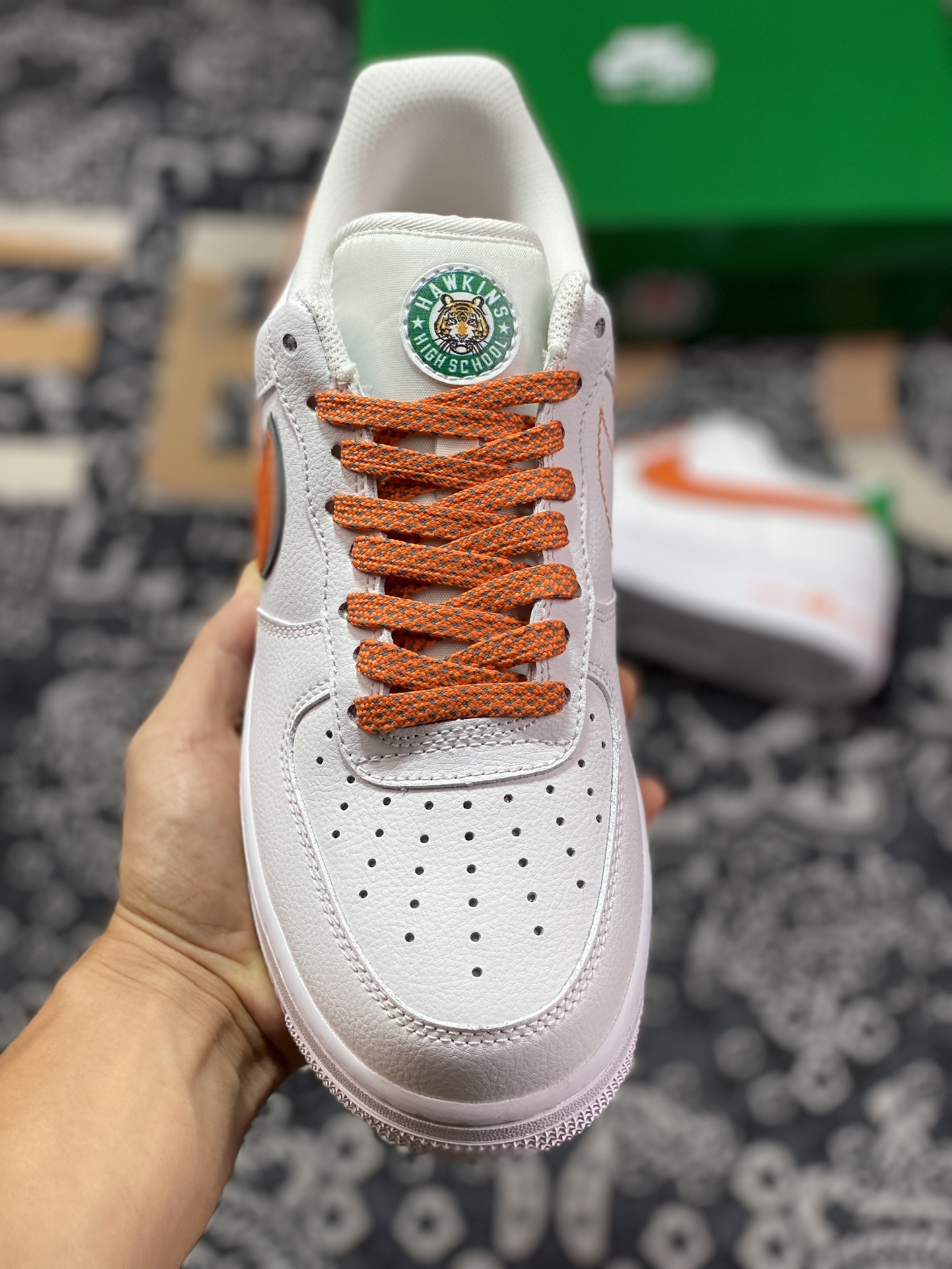 Nike Air Force 1 Low '07 Low Leather”Hawkins High” Air Force One Sneakers ”Leather White Dark Green Orange Red School Badge” CU9225-600