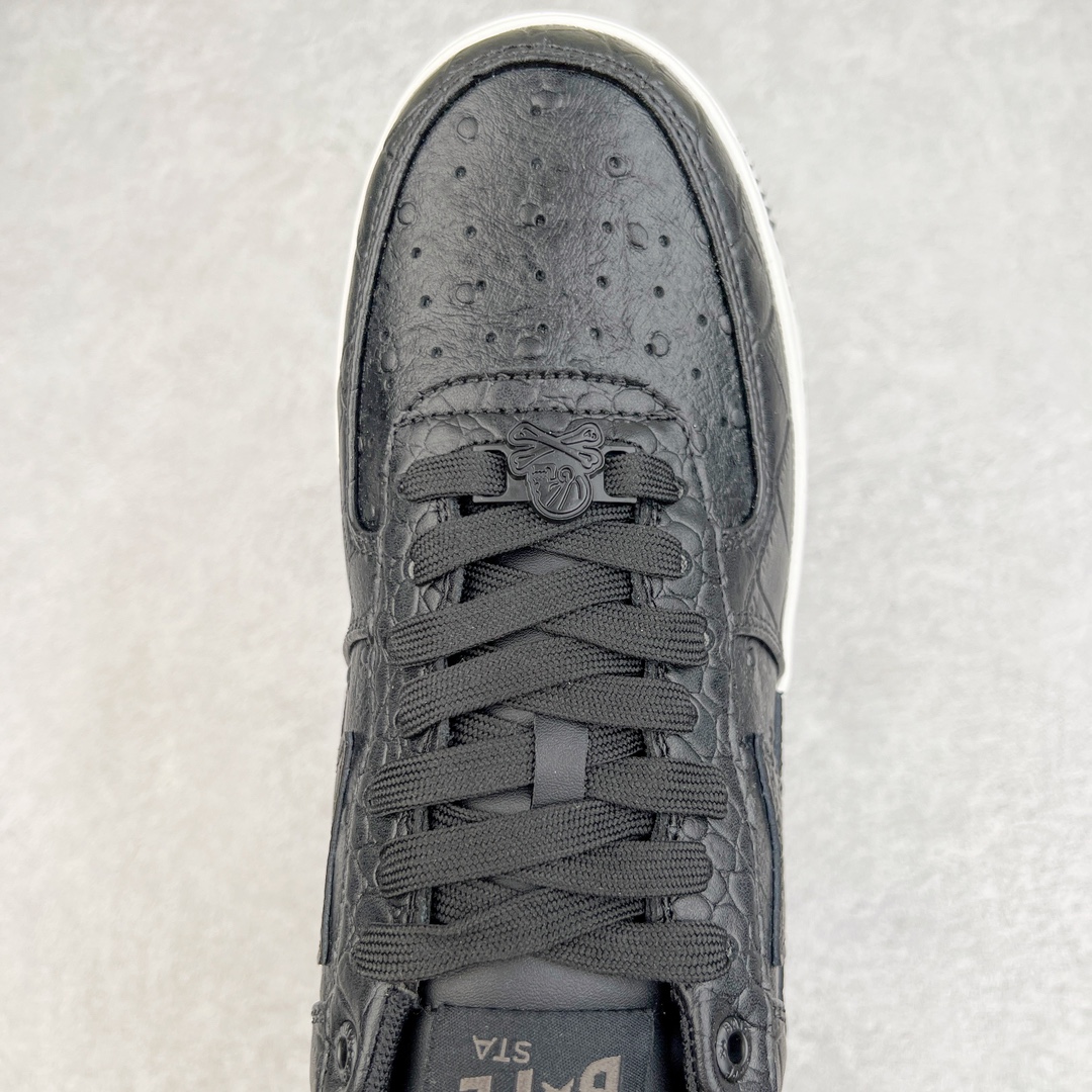 图片[4]-＃C版纯原 NBHD/NEIGHBORHOOD x 安逸猿BAPE Sta Low 闪星系列低帮经典复古休闲运动板鞋\\\”鳄鱼皮黑白骨头\\\”001FW-J231-901 迎来 30 周年纪念的BAPE最近带来不少联名合作。自家鞋款同样备受追捧，其中潘玮柏、刘雯可以说是这个鼻祖级街头品牌的死忠粉。最近，潘玮柏上脚了BAPE x NEIGHBORHOOD联名鞋。鞋面压印有鳄鱼和鸵鸟皮纹理，后跟则是双方品牌 Logo。虽然热度不高，但质感方面确实能打。刘雯最近多次上脚黑白熊猫配色BAPE STA穿搭这方面自然是没的说，往这一站就很美。尺码：36 36.5 37 38 38.5 39 40 40.5 41 42 42.5 43 44 44.5 45 46-选品中心