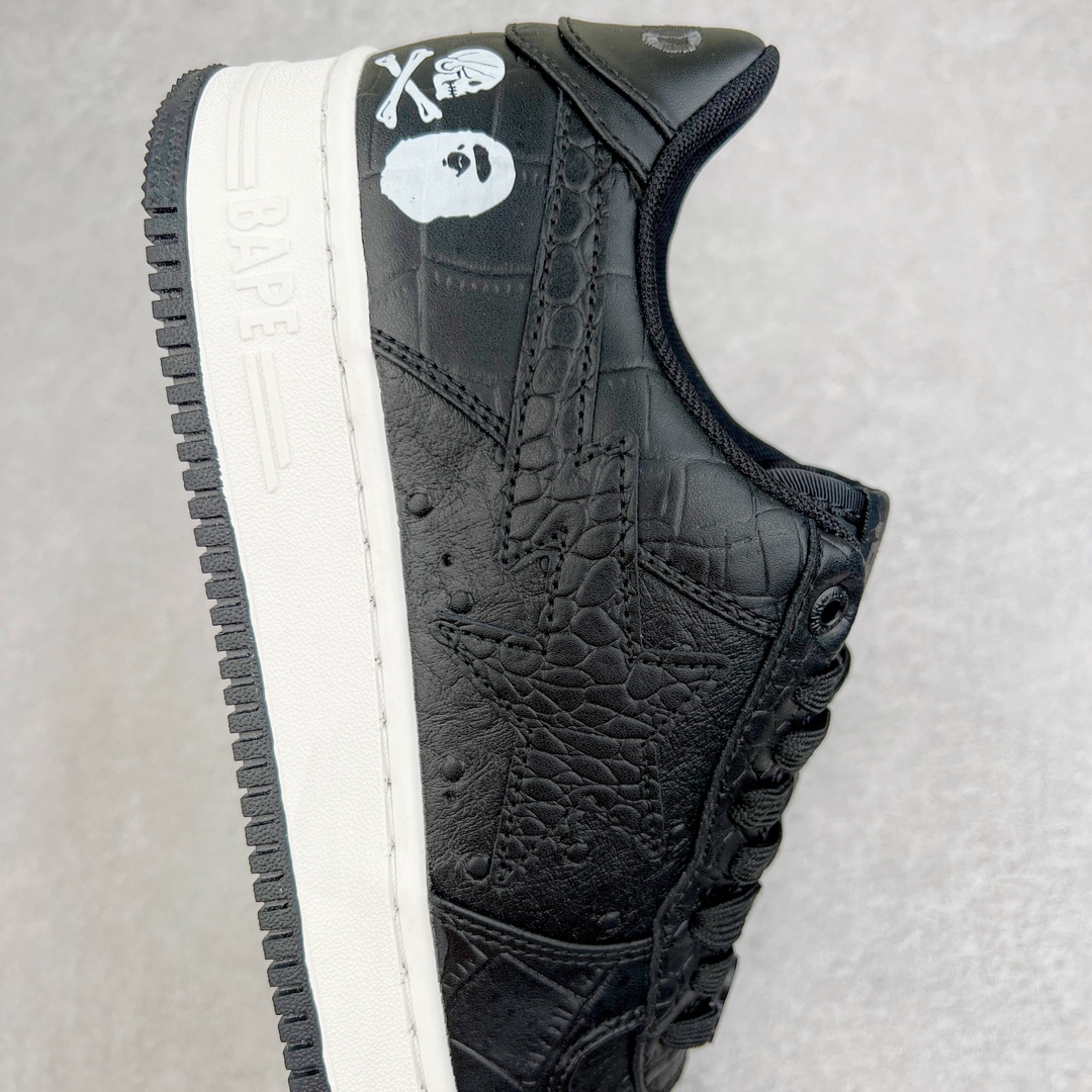 图片[6]-＃C版纯原 NBHD/NEIGHBORHOOD x 安逸猿BAPE Sta Low 闪星系列低帮经典复古休闲运动板鞋\\\”鳄鱼皮黑白骨头\\\”001FW-J231-901 迎来 30 周年纪念的BAPE最近带来不少联名合作。自家鞋款同样备受追捧，其中潘玮柏、刘雯可以说是这个鼻祖级街头品牌的死忠粉。最近，潘玮柏上脚了BAPE x NEIGHBORHOOD联名鞋。鞋面压印有鳄鱼和鸵鸟皮纹理，后跟则是双方品牌 Logo。虽然热度不高，但质感方面确实能打。刘雯最近多次上脚黑白熊猫配色BAPE STA穿搭这方面自然是没的说，往这一站就很美。尺码：36 36.5 37 38 38.5 39 40 40.5 41 42 42.5 43 44 44.5 45 46-选品中心