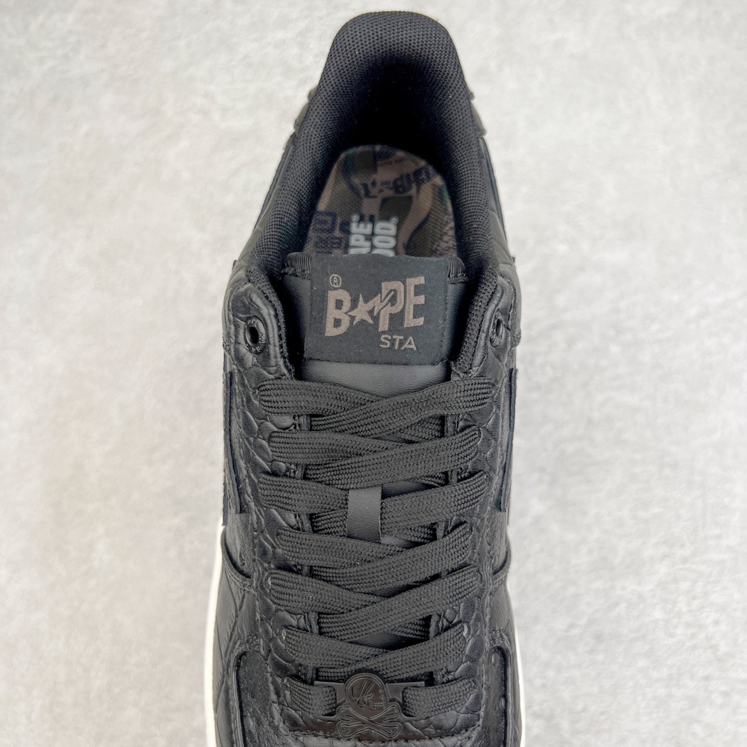 图片[5]-＃C版纯原 NBHD/NEIGHBORHOOD x 安逸猿BAPE Sta Low 闪星系列低帮经典复古休闲运动板鞋\\\”鳄鱼皮黑白骨头\\\”001FW-J231-901 迎来 30 周年纪念的BAPE最近带来不少联名合作。自家鞋款同样备受追捧，其中潘玮柏、刘雯可以说是这个鼻祖级街头品牌的死忠粉。最近，潘玮柏上脚了BAPE x NEIGHBORHOOD联名鞋。鞋面压印有鳄鱼和鸵鸟皮纹理，后跟则是双方品牌 Logo。虽然热度不高，但质感方面确实能打。刘雯最近多次上脚黑白熊猫配色BAPE STA穿搭这方面自然是没的说，往这一站就很美。尺码：36 36.5 37 38 38.5 39 40 40.5 41 42 42.5 43 44 44.5 45 46-选品中心