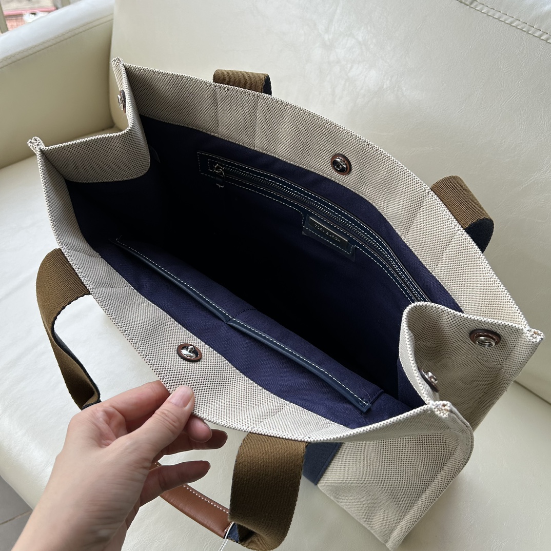 Tory Burch ～TB新款帆布托特包 这是大小号 精选耐用帆布打造 搭配网纹背带和标志性双 T 挂饰