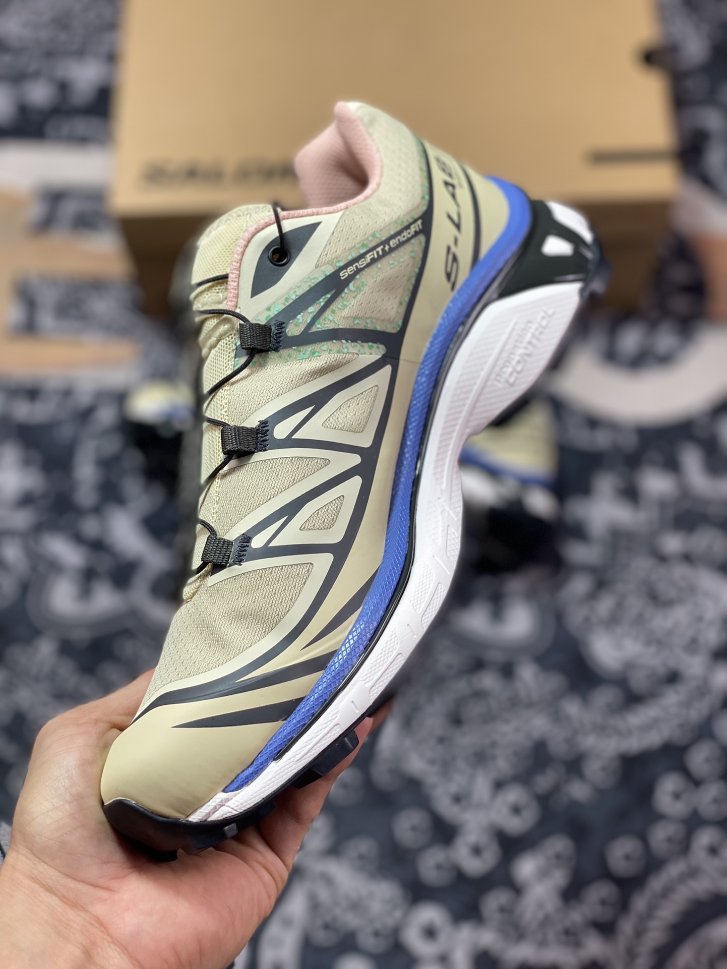 320 萨洛蒙/Salomon XT-6 Gore-Tex”Mindful“天际系列低帮运动鞋“鹅黄暗蓝”471590