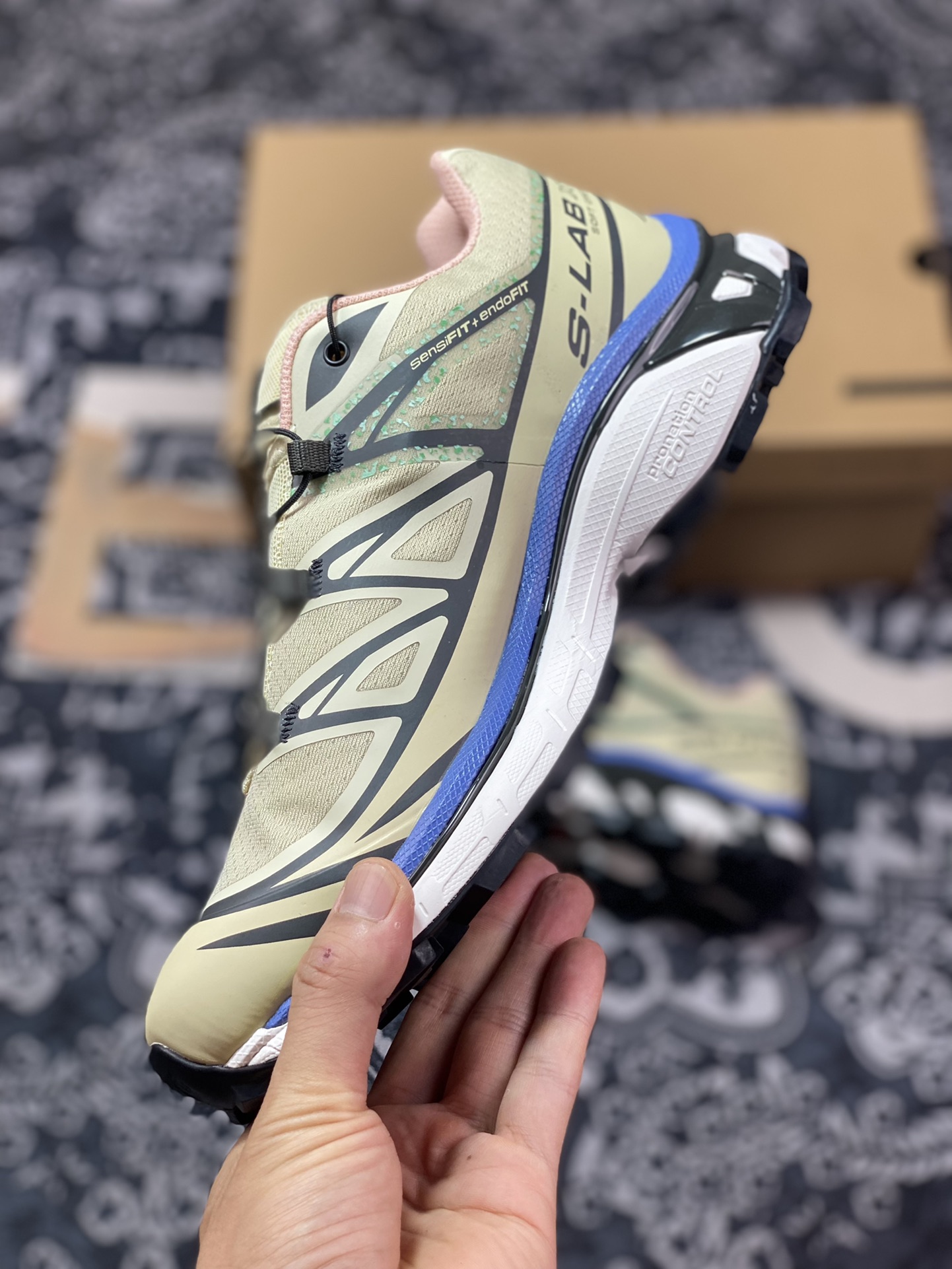 320 萨洛蒙/Salomon XT-6 Gore-Tex”Mindful“天际系列低帮运动鞋“鹅黄暗蓝”471590