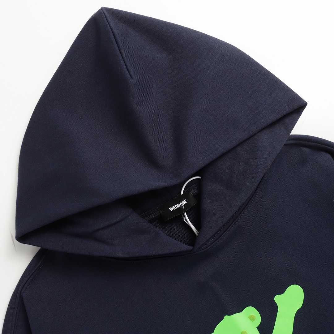 Custom Velvet Bear-Stamped Hoodie with Unique Fabrics and Colors, Various Sizes Available - 图片 2