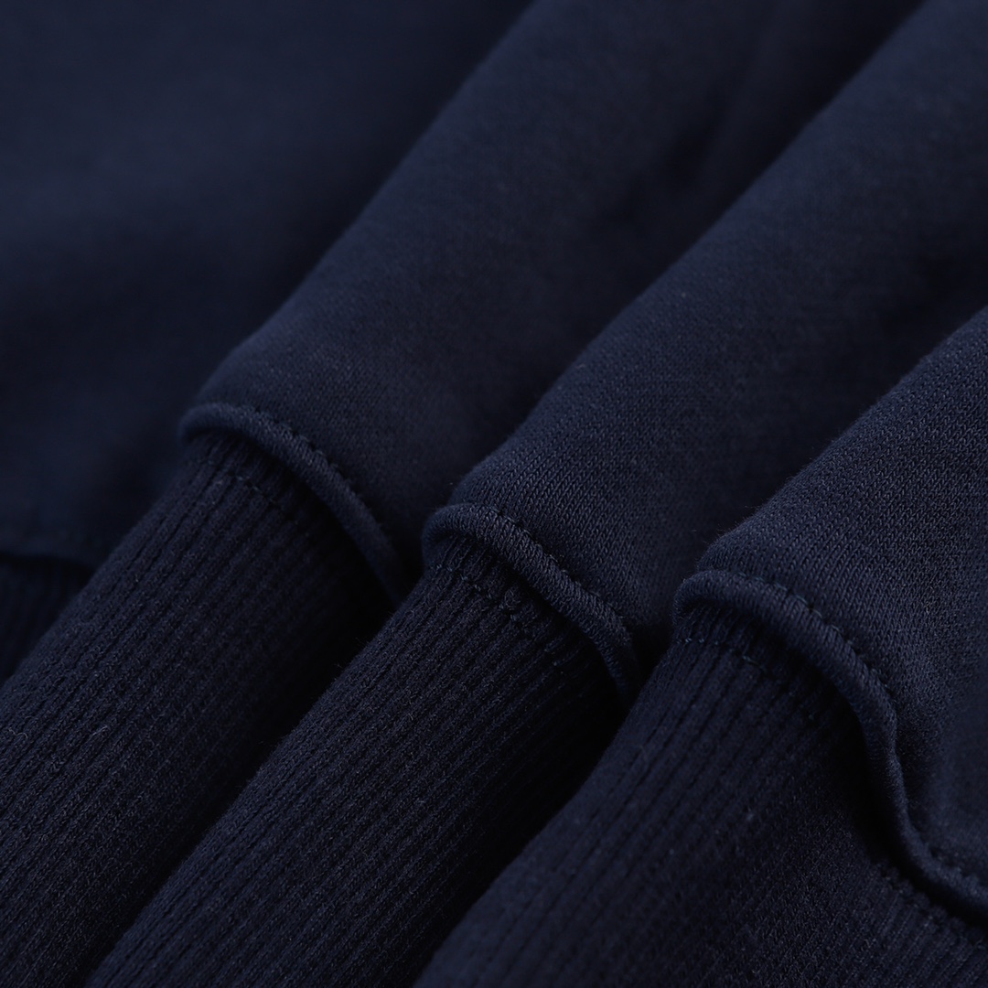 Custom Velvet Bear-Stamped Hoodie with Unique Fabrics and Colors, Various Sizes Available - 图片 8