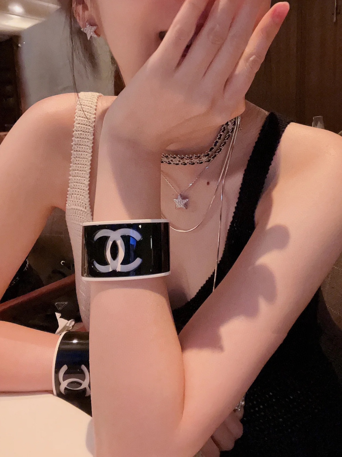 NO:633648,Black hands-on picture, Cardia high-end jewelry19860909黑色上手图,,卡迪亚高端饰品,Jewelry