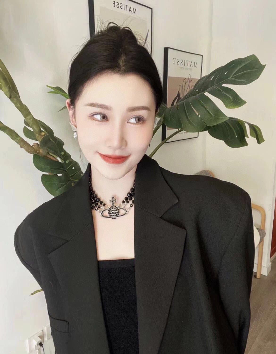 Vivienne Westwood 新品上架西太后黑玛瑙三层浮雕土星项链