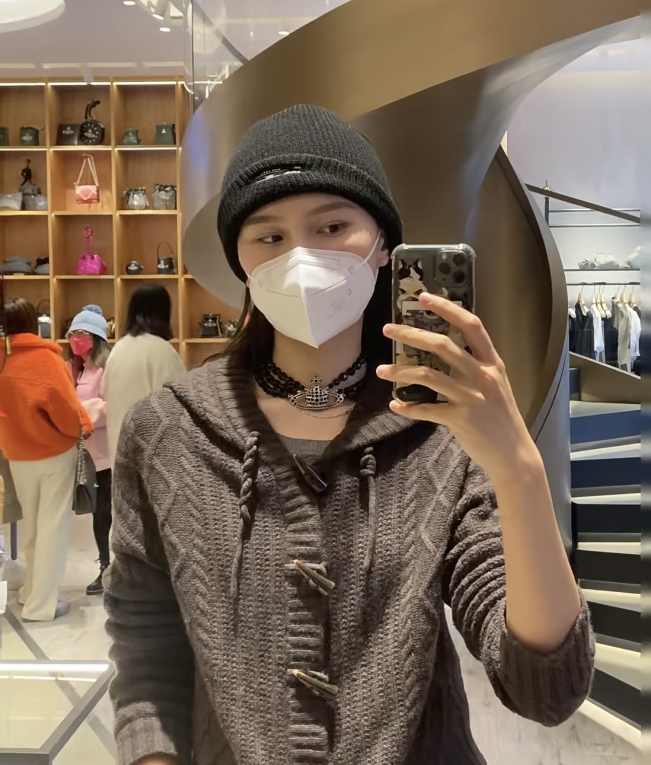 Vivienne Westwood 新品上架西太后黑玛瑙三层浮雕土星项链
