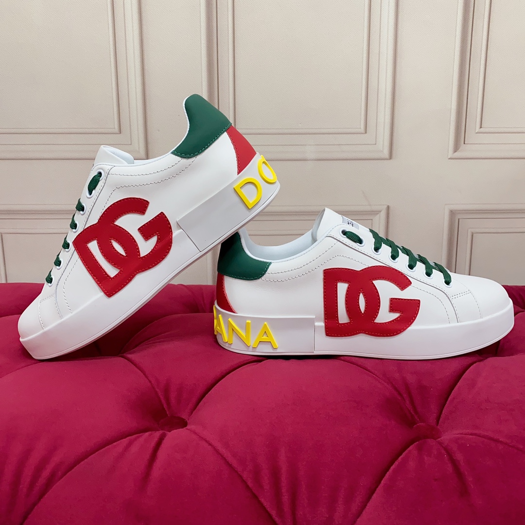 P220杜嘉班纳 高端版本 高质量 品牌大底DOLCE & GABBANA 2023新款 顶级版本 高端质量 独家精工定制上市 品牌字母工艺点缀绝美奢华闪耀 精湛的做工 众多人至爱采用高端进口丝绸牛皮 白丝绸羊里 完美诠释鞋履最新灵感 经典与时尚融为一体奢华迷梦驾凌时尚高端品质 码数 女35-41 男38-45 标准码数