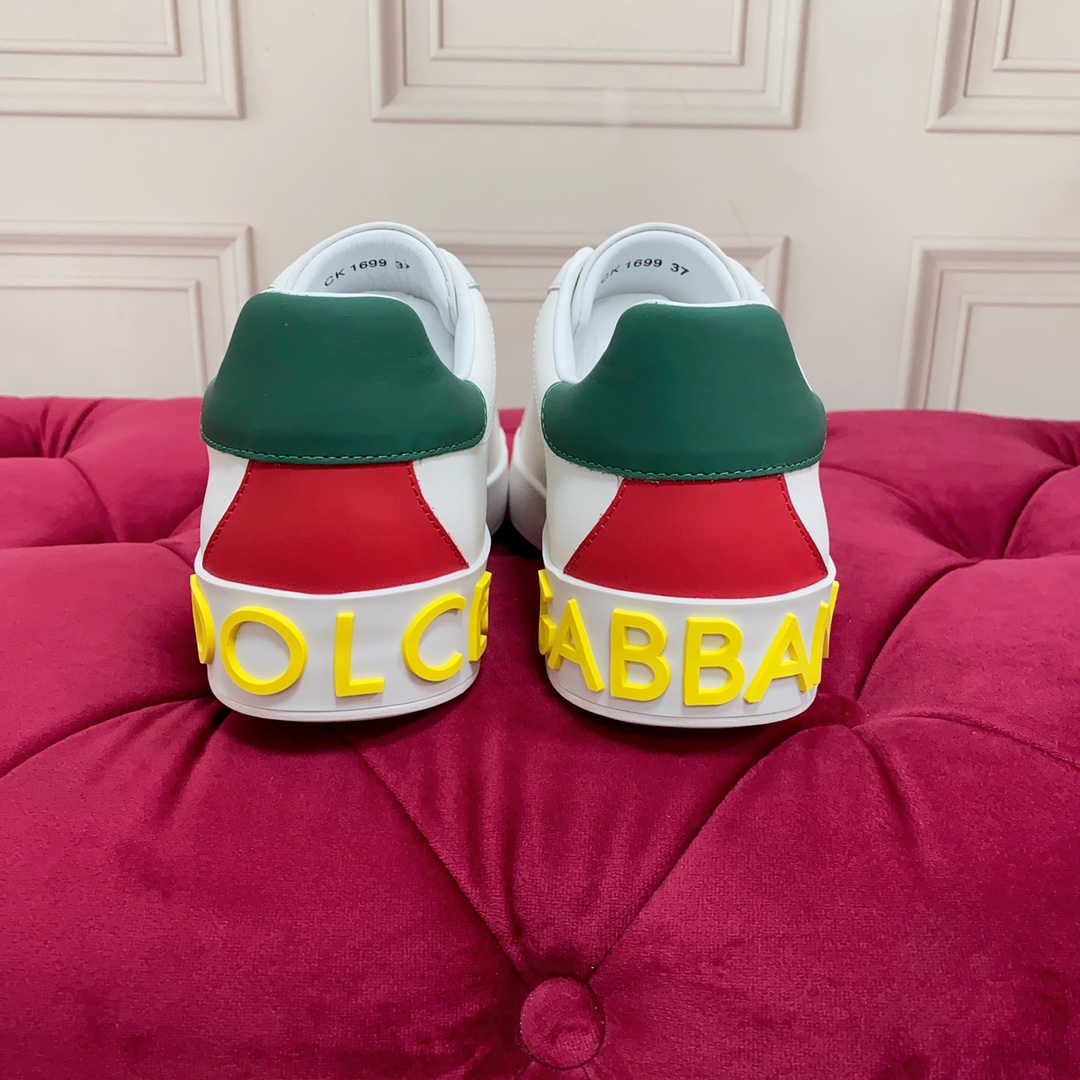 P220杜嘉班纳 高端版本 高质量 品牌大底DOLCE & GABBANA 2023新款 顶级版本 高端质量 独家精工定制上市 品牌字母工艺点缀绝美奢华闪耀 精湛的做工 众多人至爱采用高端进口丝绸牛皮 白丝绸羊里 完美诠释鞋履最新灵感 经典与时尚融为一体奢华迷梦驾凌时尚高端品质 码数 女35-41 男38-45 标准码数