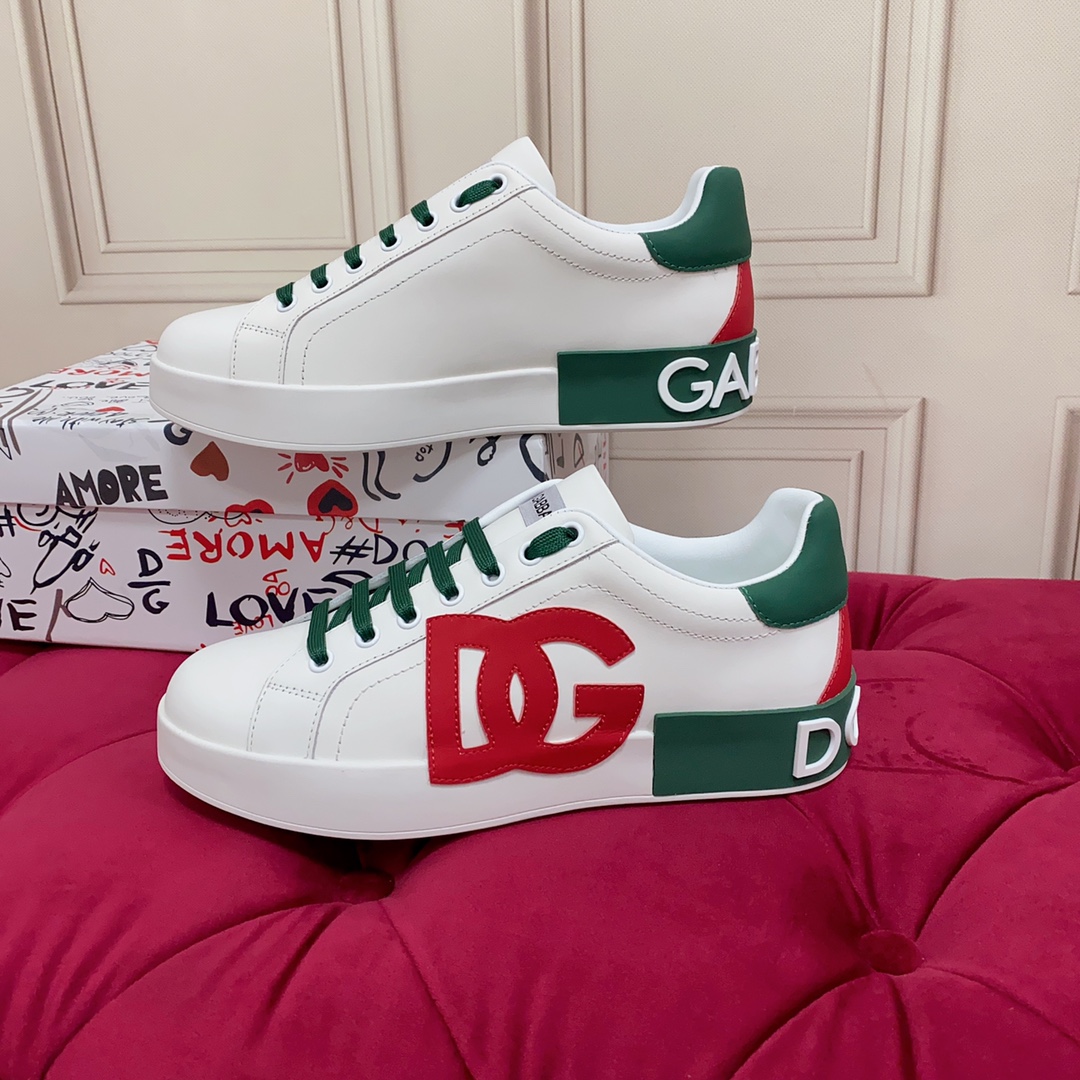 P220杜嘉班纳 高端版本 高质量 品牌大底DOLCE & GABBANA 2023新款 顶级版本 高端质量 独家精工定制上市 品牌字母工艺点缀绝美奢华闪耀 精湛的做工 众多人至爱采用高端进口丝绸牛皮 白丝绸羊里 完美诠释鞋履最新灵感 经典与时尚融为一体奢华迷梦驾凌时尚高端品质 码数 女35-41 男38-45 标准码数