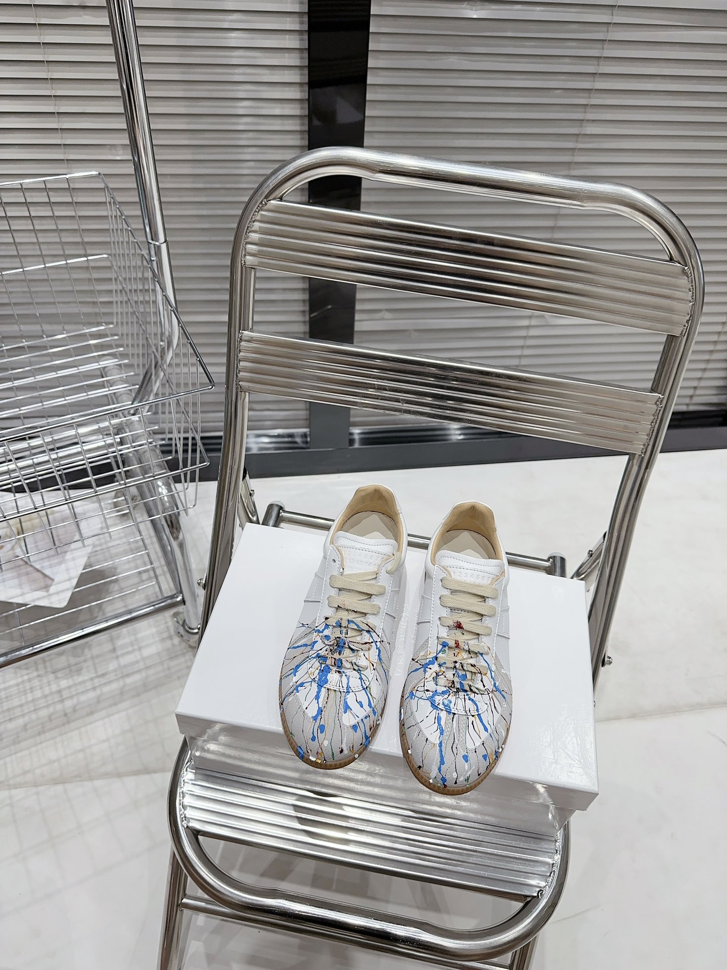 NO:238165,Men #Top version Couple model Super popular hot model Maison Margiela Magiela training shoes Classic immortal series Super comfortable on the feet The original version is purchased and upgraded and developed again Upper: using original imported sheep leather and top layer calf leather Inner: cowhide Outsole: original imported outsole Size: Women's size 35-40 Men's size 39-45 Original material Top pure original best version, casual shoes/sports shoes, masion margiela, sneakers, cowhide, sheep19860909男 #顶级版本 情侣款 超人气热款 Maison Margiela马吉拉德训鞋 经典不死系列 上脚超级舒适 原版购入再次升级开发 鞋面:采用原版进口羊猄皮与头层小牛皮 内里:牛皮 大底:原版进口大底 码数:女码35-40男码39-45 原材质制作 顶级纯原最好版本,休闲鞋/运动鞋,masion margiela,sneakers,cowhide,sheep,Women's Shoes