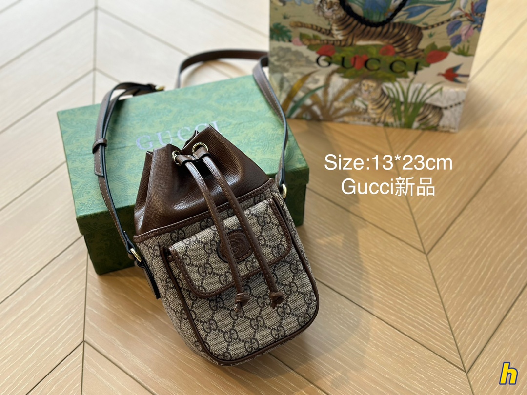 Gucci Aaaa
 Torby kubełkowe Torby typu crossbody i na ramię Mini