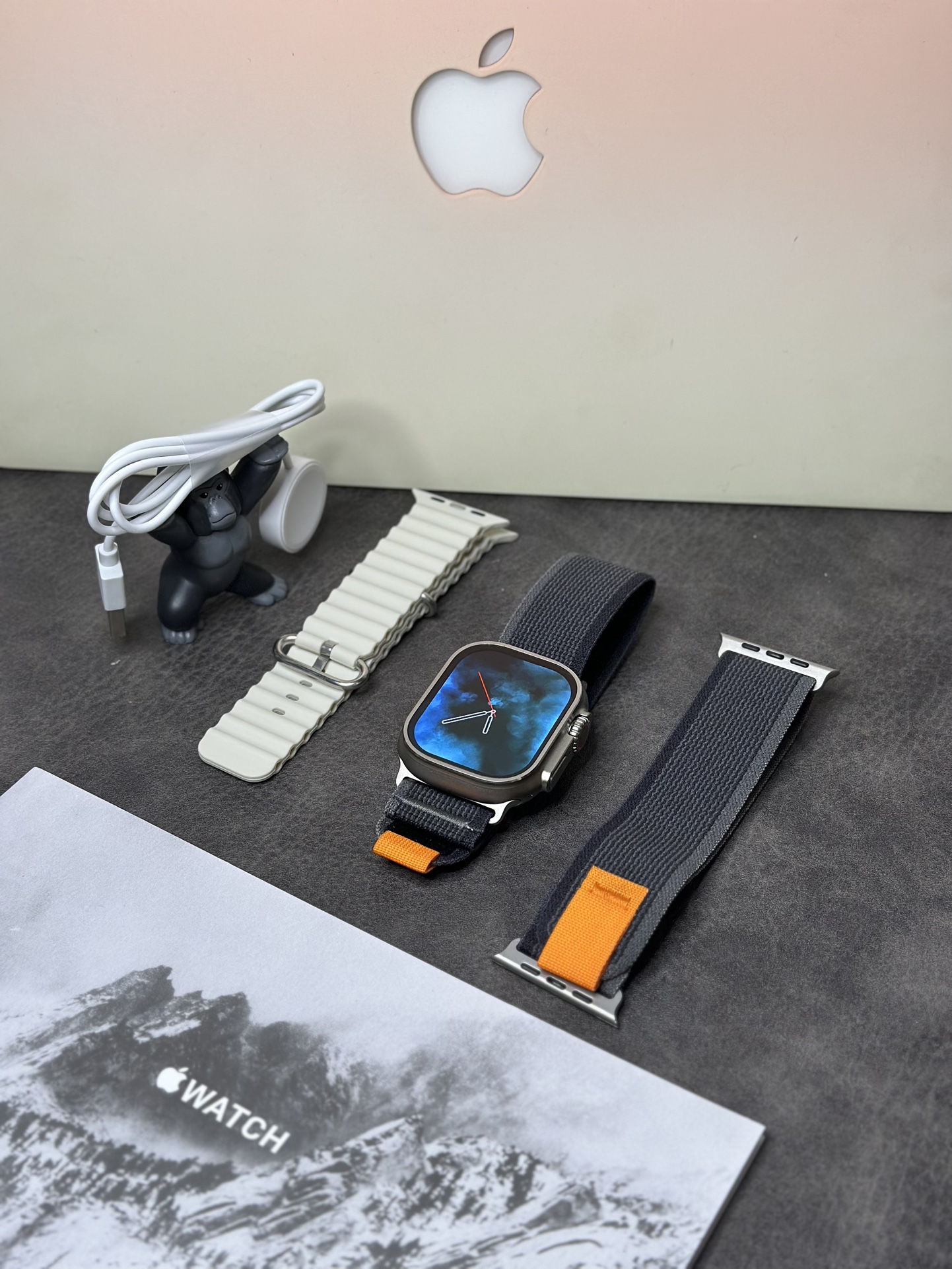再次升级‼️💰240 ln毒版 苹果AppleWatch Ultra 标配2条表带 米色表带固定 可自由选择一条
