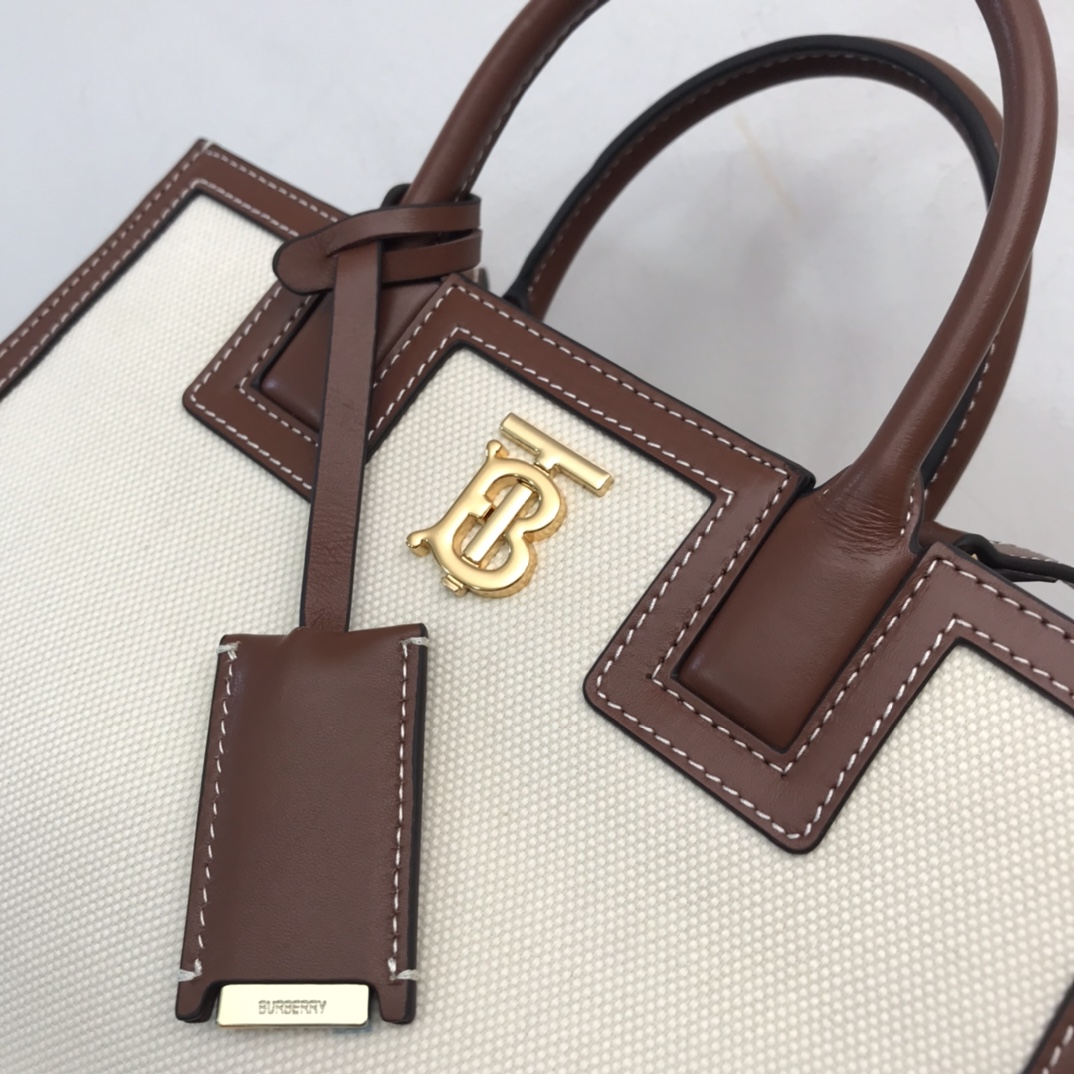Burberry Luxury Designer Handbag Shoulder Crossbody Bag crafted in 3