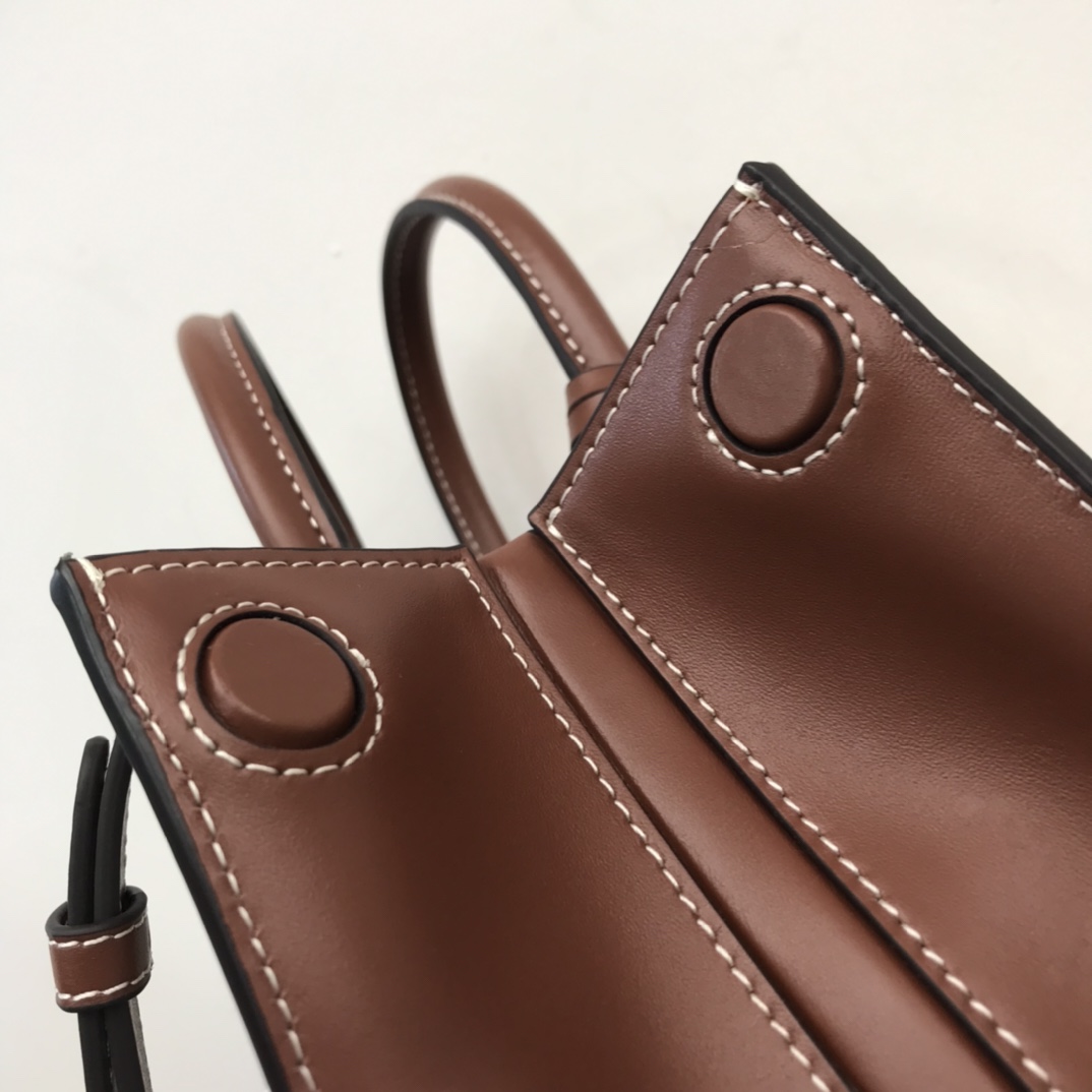 Burberry Luxury Designer Handbag Shoulder Crossbody Bag crafted in 7