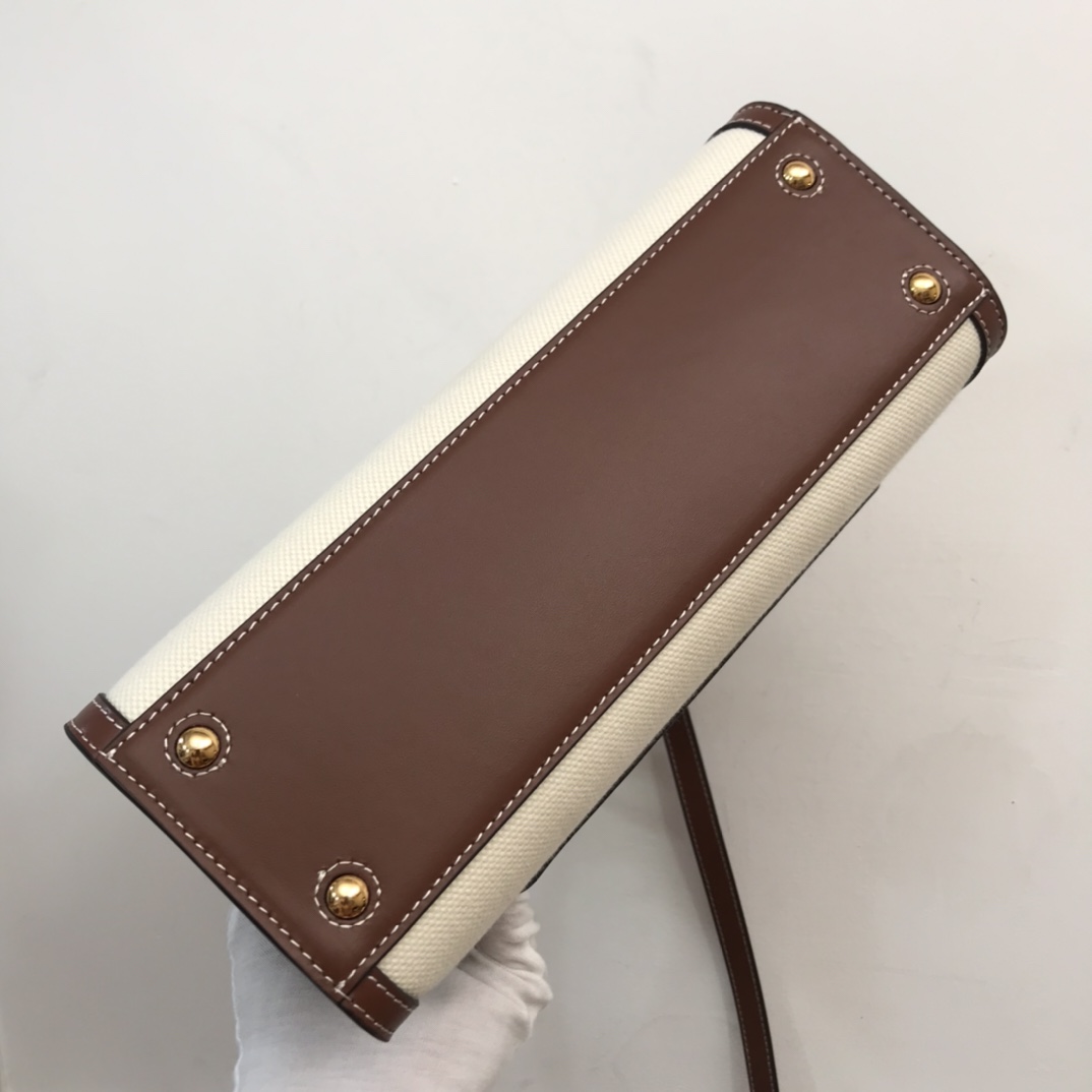 Burberry Luxury Designer Handbag Shoulder Crossbody Bag crafted in 6