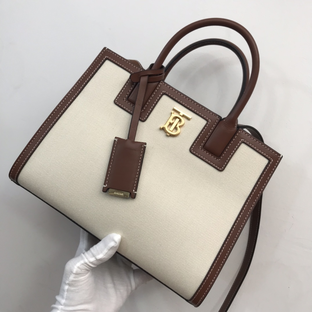 Burberry Luxury Designer Handbag Shoulder Crossbody Bag crafted in 2
