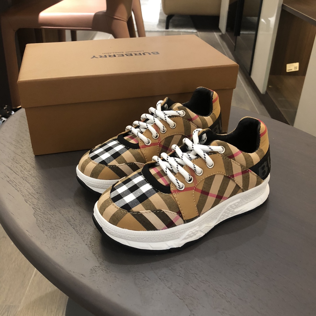 What is a 1:1 replica
 Burberry Shoes Sneakers Kids Cowhide Vintage Sweatpants