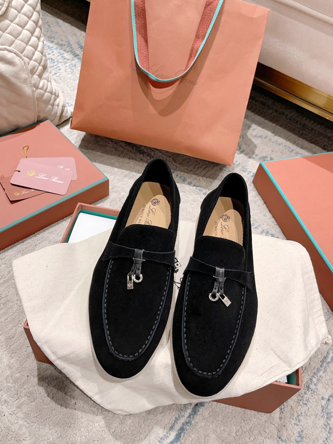 NO:461352,High-end (mainly multi-color) Women's men's new LP product is available for sale Loro Piana (same knitted loafers on the official website | Made of Wish sheepskin fabric | Upper is made of unique knitted fabric making process | All-round one-to-one restoration of the counter process | Full cowhide pulling process flow at the midsole | Add original mold opening main color combination mold absorption process | Not a normal heavy rubber sole on the market Size women's 35-42 men's 38-46 (women's 41, 42 customized, men's 38.45.46 customized), casual shoes/sports shoes, loro piano, loro piano, loafers, sneakers, cowhide, sheepskin19860909高版本(主打多色) 女款男款 LP新品发售Loro Piana(官网同款针织乐福鞋｜采用 Wish 羊皮面料制作｜鞋面采用独特针织面料制作工艺｜全方位一比一复原专柜工艺流程｜中底部全牛皮拉绑工艺流程｜加装原版开模主色组合吸模工艺大底｜绝非市面普通笨重胶底 Size女款35-42 男款38～46（女款41,42定制 男款38.45.46定制）,休闲鞋/运动鞋,loro piana,loro piana,loafers,sneakers,cowhide,sheepskin,Women's Shoes