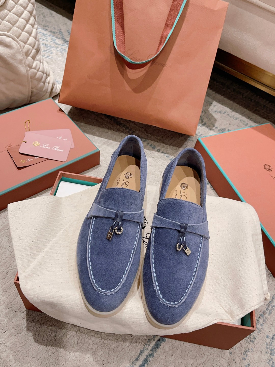 NO:461309,High-end (mainly multi-color) Women's men's LP new product is available for sale Loro Piana (same knitted loafers on the official website | Made of Wish sheepskin fabric | Upper is made of unique knitted fabric making process | All-round one-to-one restoration counter process | Full cowhide pulling process flow at the midsole | Add original mold opening main color combination mold absorption process | Not a normal heavy rubber sole on the market Size women's 35-42 men's 38-46 (women's 41.42 customized men's 38.45.46 customized), casual shoes/sports shoes, loro piano, loro piano, loafers, sneakers, cowhide, sheepskin19860909高版本(主打多色) 女款男款LP新品发售Loro Piana(官网同款针织乐福鞋｜采用 Wish 羊皮面料制作｜鞋面采用独特针织面料制作工艺｜全方位一比一复原专柜工艺流程｜中底部全牛皮拉绑工艺流程｜加装原版开模主色组合吸模工艺大底｜绝非市面普通笨重胶底 Size女款35-42 男款38～46（女款41.42定制 男款38.45.46定制）,休闲鞋/运动鞋,loro piana,loro piana,loafers,sneakers,cowhide,sheepskin,Women's Shoes