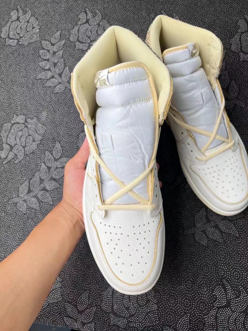 ? Air Jordan 1 High OG 