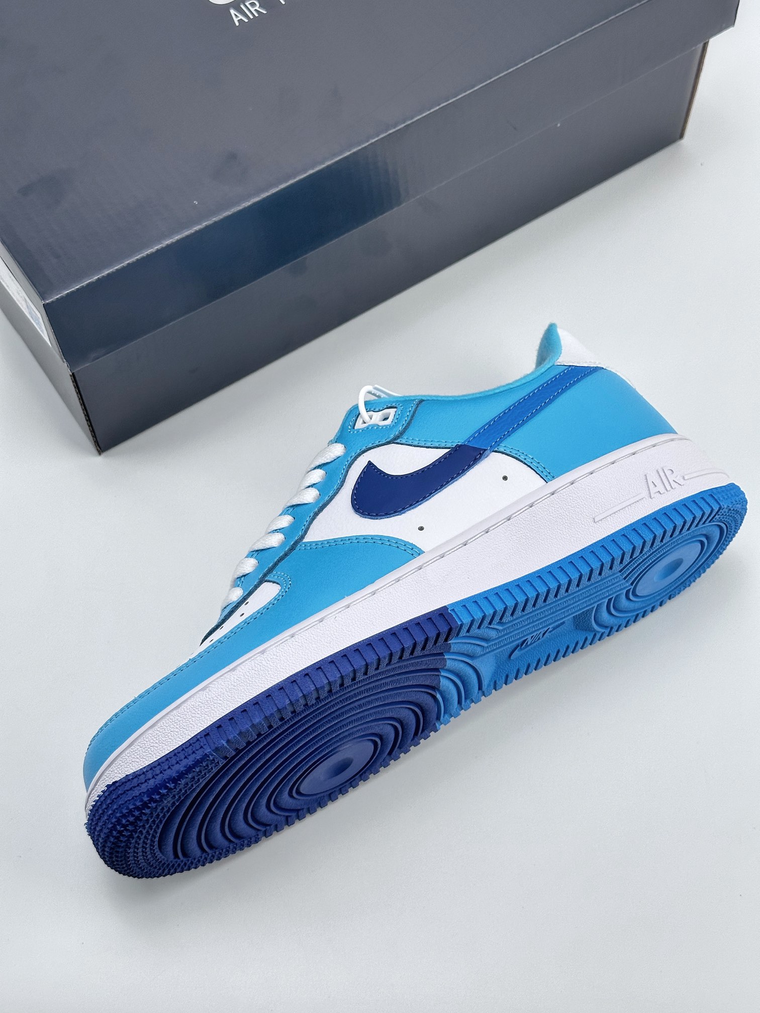 Nike Air Force 1 Low 07 Split ”Light Photo Blue” DZ2522-100