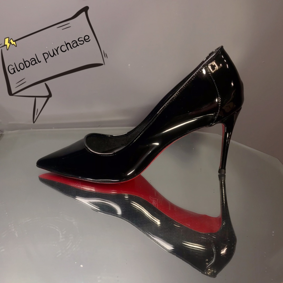 NO:100476,High-end custom autumn and winter classic model H8.5Cm, size 34-42. genuine leather sole. 9039-. Black leather black sheepskin. Letter buckle Standard European code No:9039- Color:black/black Material:patent leather Lining:goat leather Heel height:8.5Cm Sole:leather sole Size:EUR 35-42 (US 4-11):,,christian louboutin,sheepskin,Leather soles19860909高端订制 秋冬精典款 H8.5Cm,尺码34-42码.真皮大底.9039-.黑柒皮黑色羊皮里.字母扣 标准欧码 No:9039- Color:black/black Material:patent leather Lining:goat leather Heel heigh:8.5Cm Sole:leather sole Size:EUR 35－42（US 4一11) :,,christian louboutin,sheepskin,Leather soles,Women's Shoes