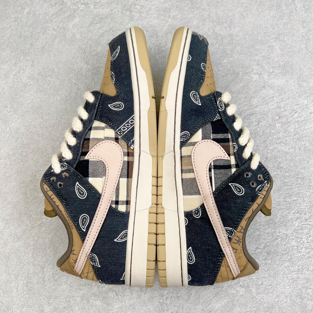 图片[4]-＃LJ渠道版 Travis Scott x NK SB Dunk Low TS联名腰果花 CT5053-001 原厂原楦原纸版开发 原盒原标 市场天花板 采用进口丝光磨砂皮＋具有质感牛仔布拼接设计 在紫光下鞋身部位呈现紫光线条 完全与原版一模一样 右脚外侧腰果花图是缺口的同步官方 鞋头弧度高度、后跟小山峰弧度都比对原鞋 鞋垫嵌入Zoom气垫装置 腰果花的鞋款撕开里面还有一层特殊的鞋面 而鞋舌上的 \\\”Cactus Jack\\\” 也是证明了出自Travis Scott之手 尺码：36 36.5 37.5 38 38.5 39 40 40.5 41 42 42.5 43 44 44.5 45 46 47.5-选品中心