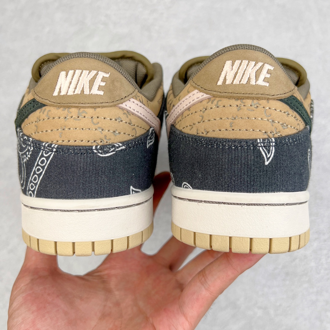 图片[8]-＃LJ渠道版 Travis Scott x NK SB Dunk Low TS联名腰果花 CT5053-001 原厂原楦原纸版开发 原盒原标 市场天花板 采用进口丝光磨砂皮＋具有质感牛仔布拼接设计 在紫光下鞋身部位呈现紫光线条 完全与原版一模一样 右脚外侧腰果花图是缺口的同步官方 鞋头弧度高度、后跟小山峰弧度都比对原鞋 鞋垫嵌入Zoom气垫装置 腰果花的鞋款撕开里面还有一层特殊的鞋面 而鞋舌上的 \\\”Cactus Jack\\\” 也是证明了出自Travis Scott之手 尺码：36 36.5 37.5 38 38.5 39 40 40.5 41 42 42.5 43 44 44.5 45 46 47.5-选品中心