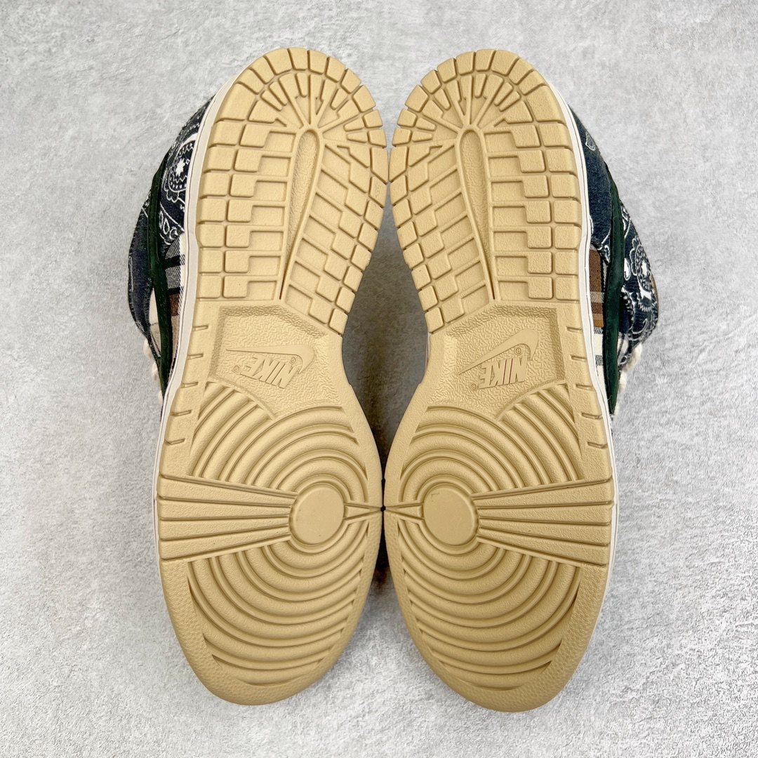 图片[9]-＃LJ渠道版 Travis Scott x NK SB Dunk Low TS联名腰果花 CT5053-001 原厂原楦原纸版开发 原盒原标 市场天花板 采用进口丝光磨砂皮＋具有质感牛仔布拼接设计 在紫光下鞋身部位呈现紫光线条 完全与原版一模一样 右脚外侧腰果花图是缺口的同步官方 鞋头弧度高度、后跟小山峰弧度都比对原鞋 鞋垫嵌入Zoom气垫装置 腰果花的鞋款撕开里面还有一层特殊的鞋面 而鞋舌上的 \\\”Cactus Jack\\\” 也是证明了出自Travis Scott之手 尺码：36 36.5 37.5 38 38.5 39 40 40.5 41 42 42.5 43 44 44.5 45 46 47.5-选品中心