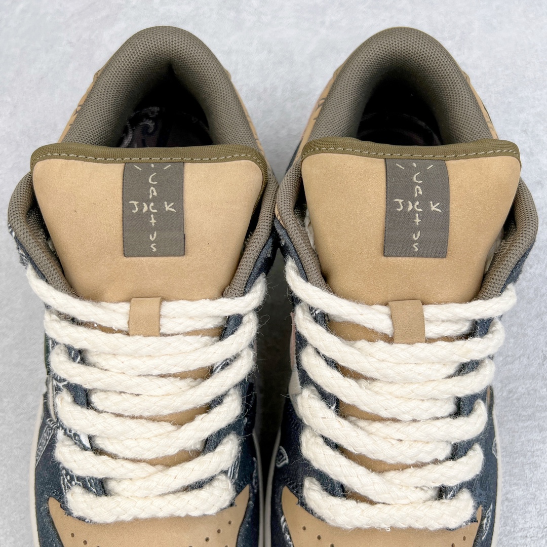 图片[7]-＃LJ渠道版 Travis Scott x NK SB Dunk Low TS联名腰果花 CT5053-001 原厂原楦原纸版开发 原盒原标 市场天花板 采用进口丝光磨砂皮＋具有质感牛仔布拼接设计 在紫光下鞋身部位呈现紫光线条 完全与原版一模一样 右脚外侧腰果花图是缺口的同步官方 鞋头弧度高度、后跟小山峰弧度都比对原鞋 鞋垫嵌入Zoom气垫装置 腰果花的鞋款撕开里面还有一层特殊的鞋面 而鞋舌上的 \\\”Cactus Jack\\\” 也是证明了出自Travis Scott之手 尺码：36 36.5 37.5 38 38.5 39 40 40.5 41 42 42.5 43 44 44.5 45 46 47.5-选品中心