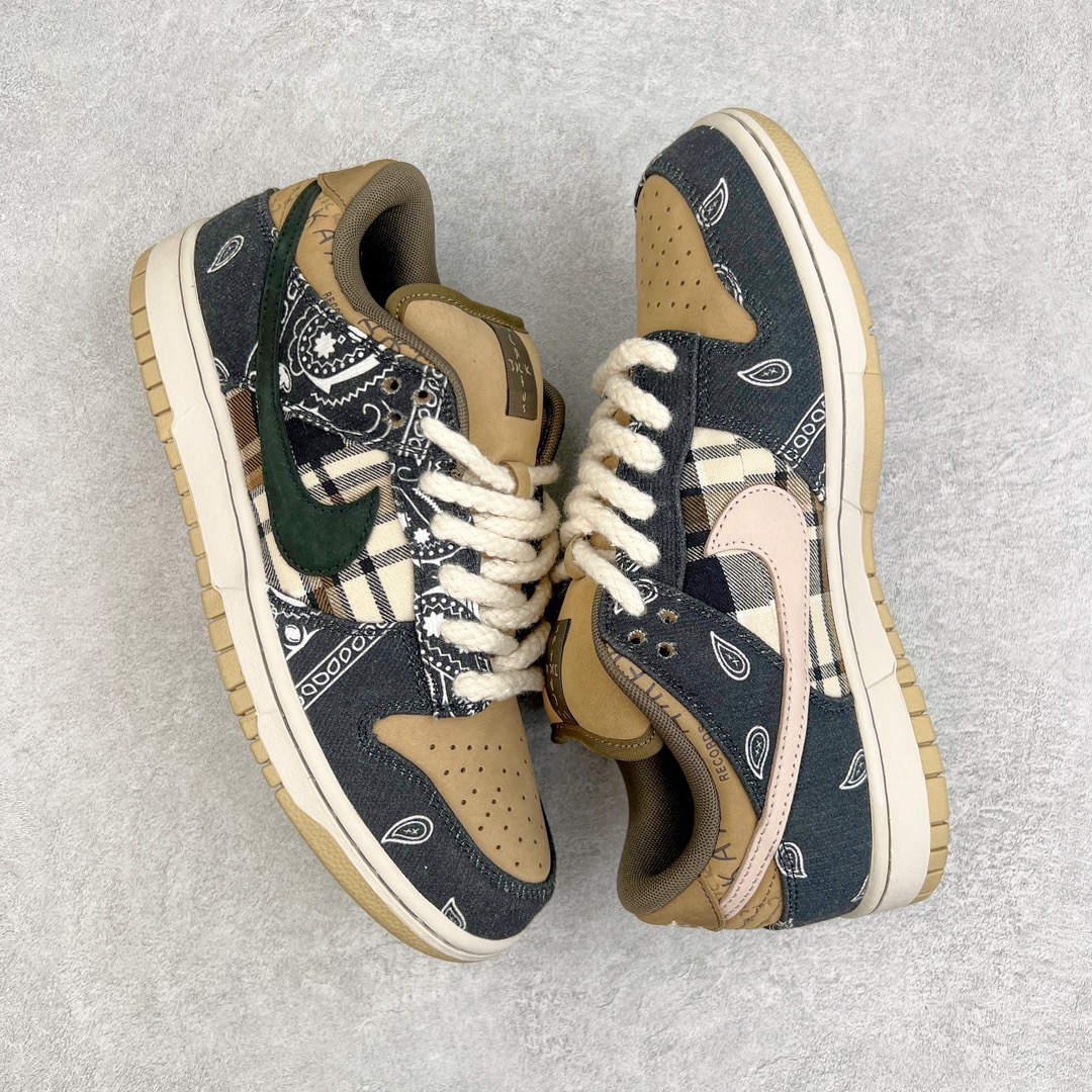 图片[3]-＃LJ渠道版 Travis Scott x NK SB Dunk Low TS联名腰果花 CT5053-001 原厂原楦原纸版开发 原盒原标 市场天花板 采用进口丝光磨砂皮＋具有质感牛仔布拼接设计 在紫光下鞋身部位呈现紫光线条 完全与原版一模一样 右脚外侧腰果花图是缺口的同步官方 鞋头弧度高度、后跟小山峰弧度都比对原鞋 鞋垫嵌入Zoom气垫装置 腰果花的鞋款撕开里面还有一层特殊的鞋面 而鞋舌上的 \\\”Cactus Jack\\\” 也是证明了出自Travis Scott之手 尺码：36 36.5 37.5 38 38.5 39 40 40.5 41 42 42.5 43 44 44.5 45 46 47.5-选品中心