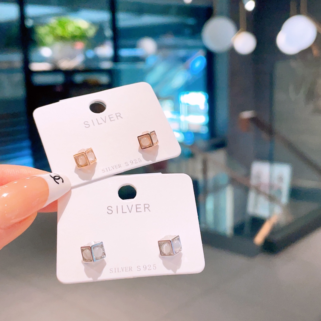 知性的低アレルギー銀イヤリングシルバー 親友へのプレゼント