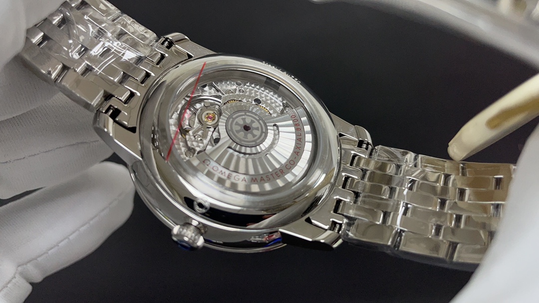Omega 欧米茄 新款蝶飞 白壳白面 40mm 8800机