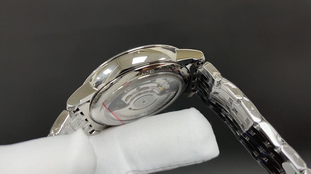 Omega 欧米茄 新款蝶飞 白壳白面 40mm 8800机