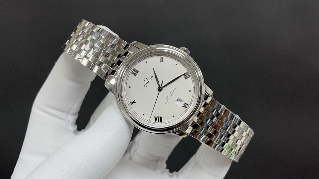 Omega 欧米茄 新款蝶飞 白壳白面 40mm 8800机