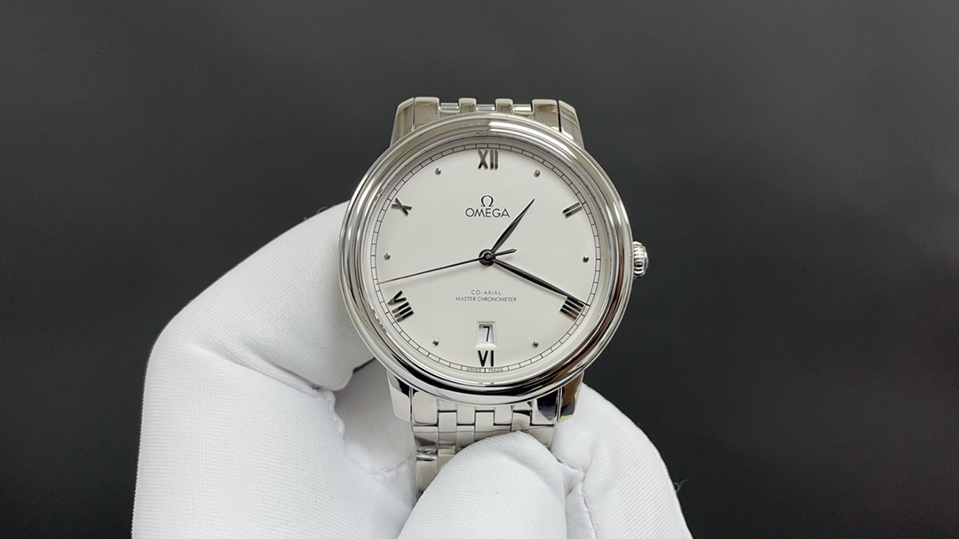 Omega 欧米茄 新款蝶飞 白壳白面 40mm 8800机