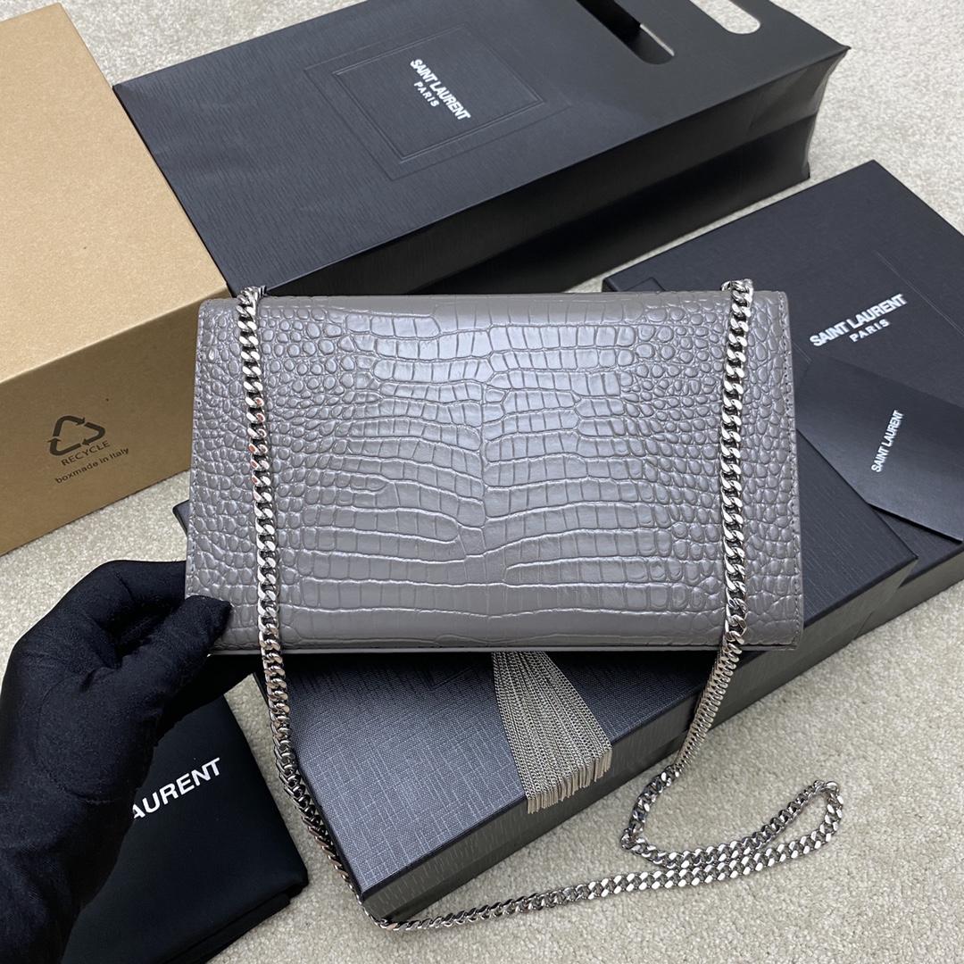 Lacoste Kate鳄鱼纹链条斜挎包 每个女孩衣柜都 一个的百搭款式 高质量 鳄鱼压纹牛皮