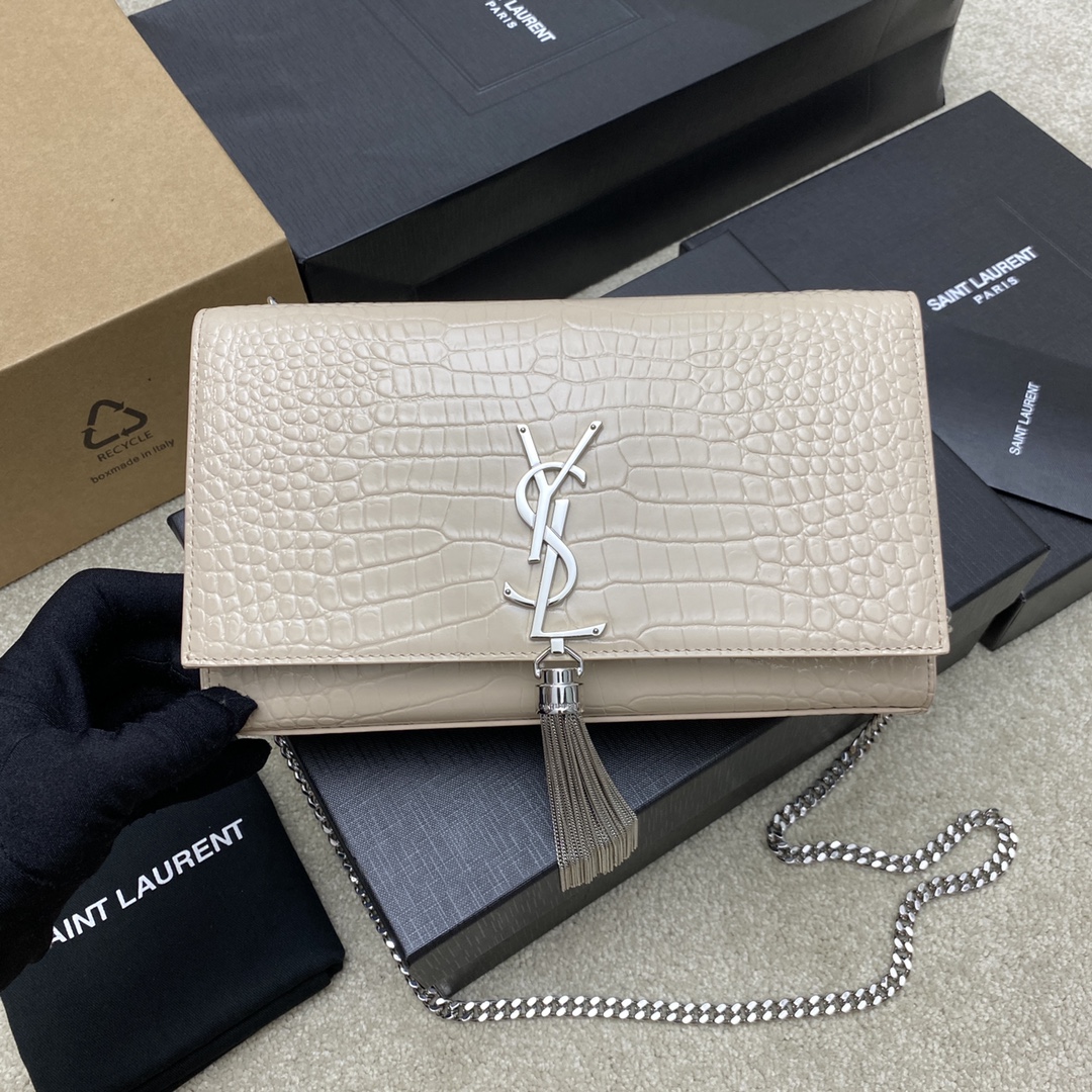 Lacoste Kate鳄鱼纹链条斜挎包 每个女孩衣柜都 一个的百搭款式 高质量 鳄鱼压纹牛皮