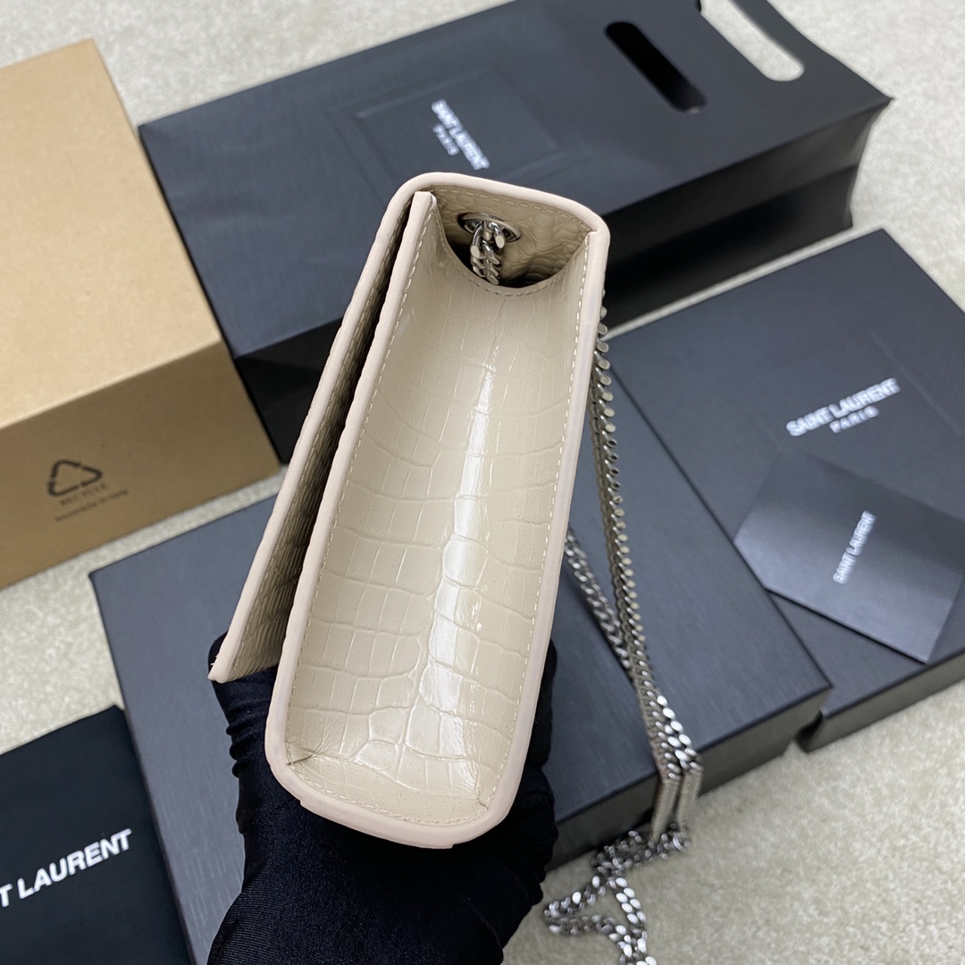 Lacoste Kate鳄鱼纹链条斜挎包 每个女孩衣柜都 一个的百搭款式 高质量 鳄鱼压纹牛皮