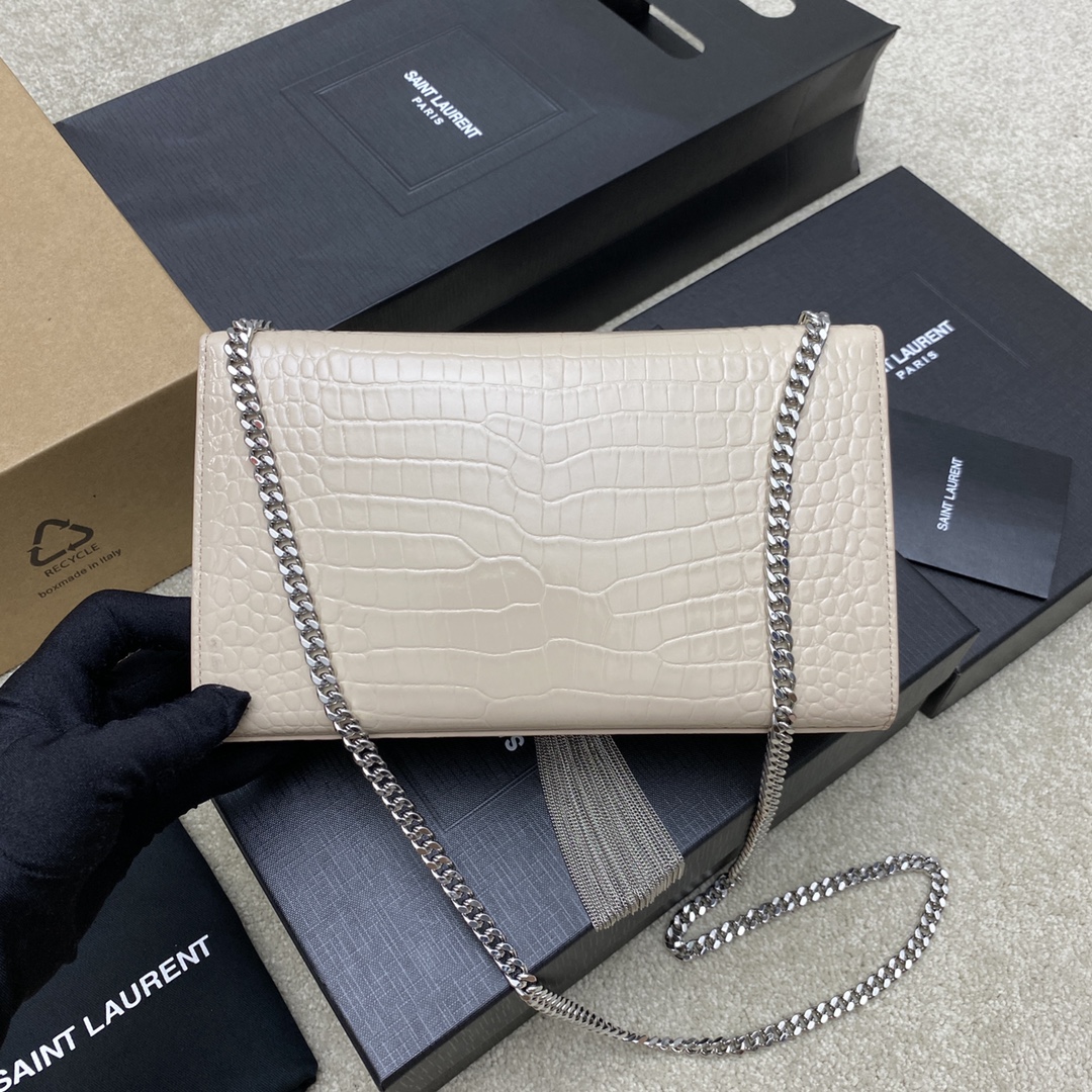 Lacoste Kate鳄鱼纹链条斜挎包 每个女孩衣柜都 一个的百搭款式 高质量 鳄鱼压纹牛皮