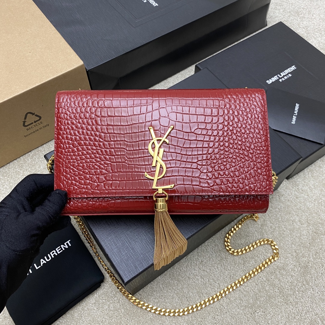 Lacoste Kate鳄鱼纹链条斜挎包 每个女孩衣柜都 一个的百搭款式 高质量 鳄鱼压纹牛皮