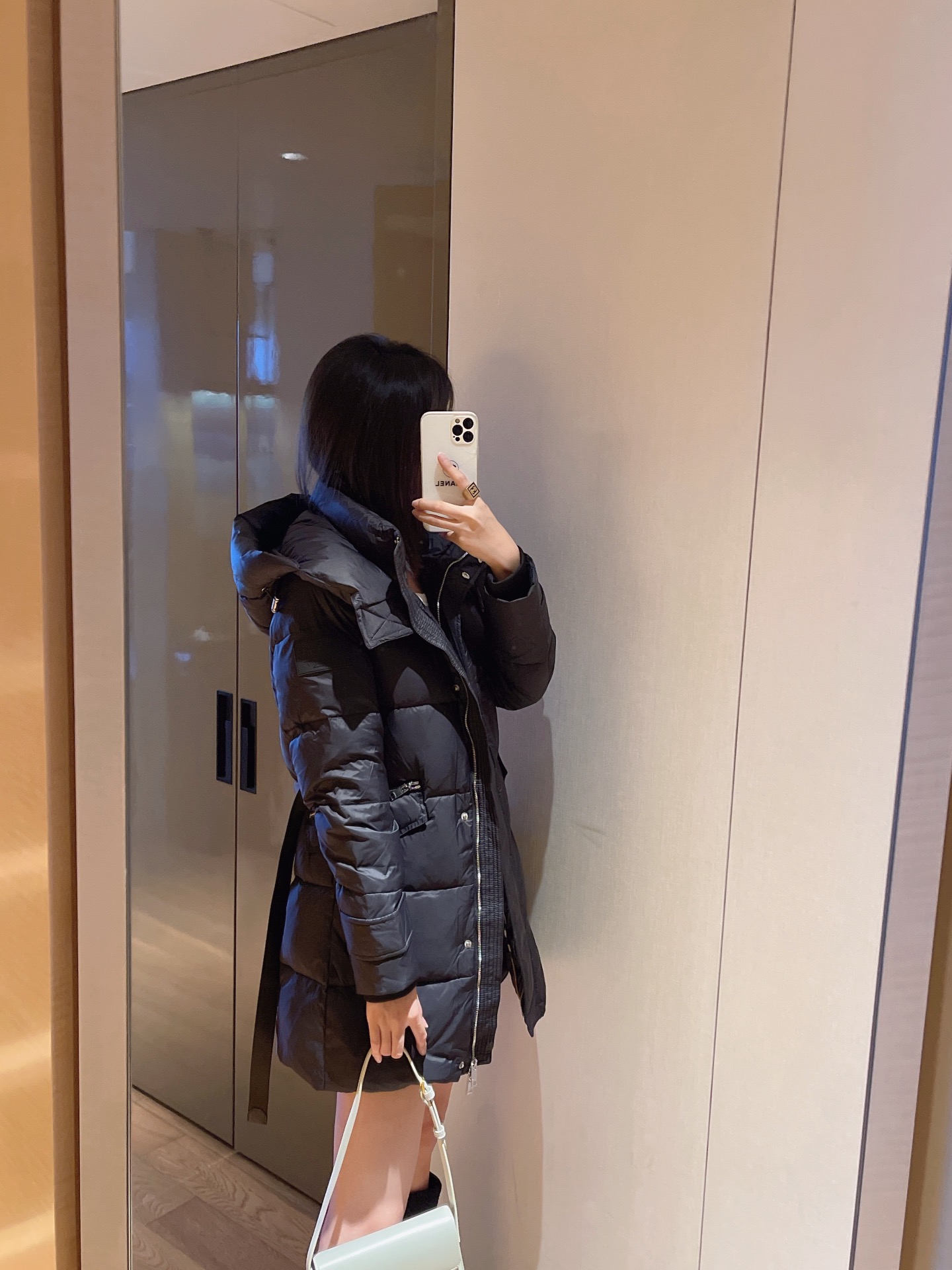 Guangzhou high-version Burberry black label long down coat, 90% white goose feather, grid lining, slim fit with belt. Black, apricot. Sizes S,M,L,XL.-Big cat