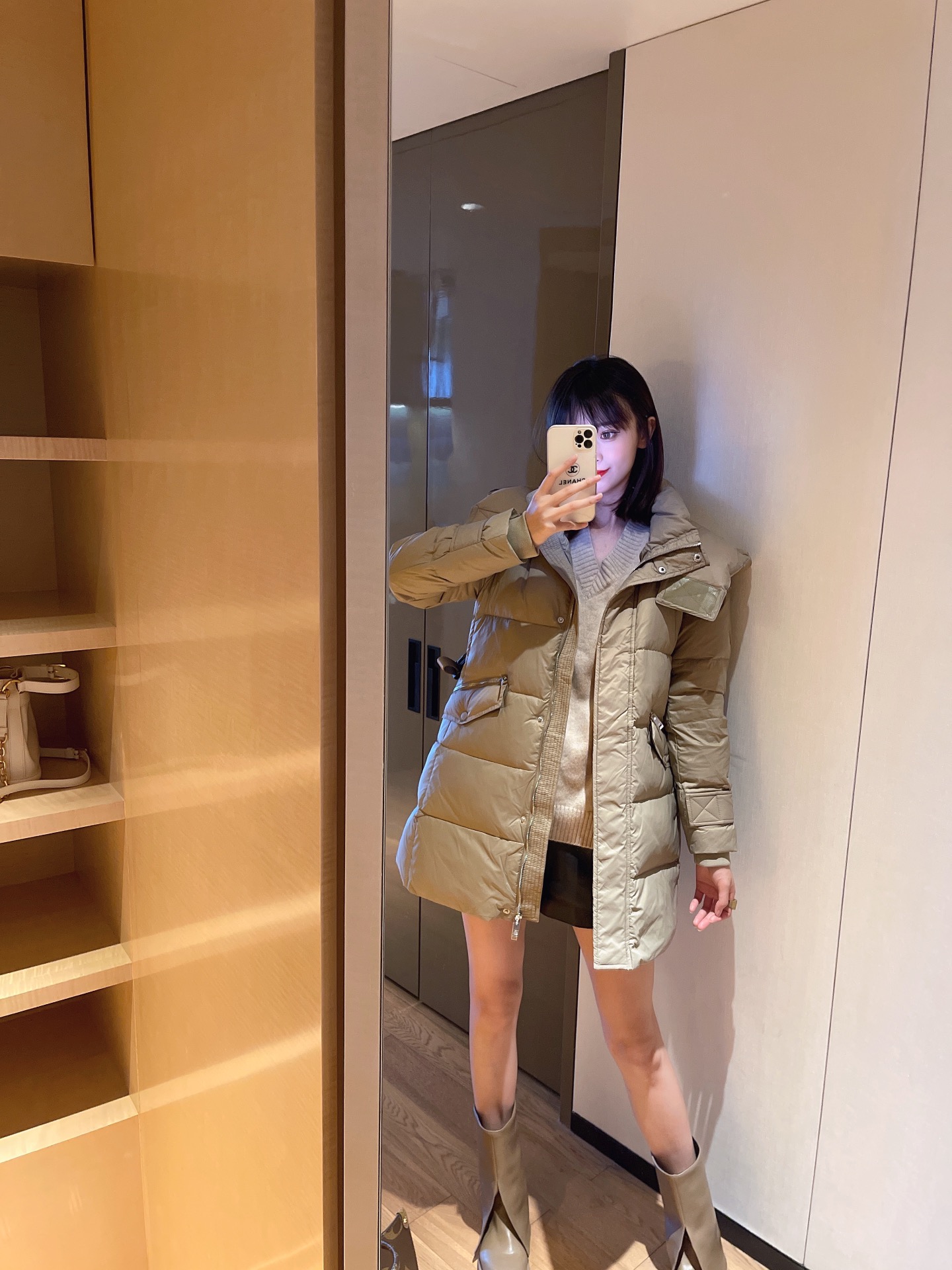 Guangzhou high-version Burberry black label long down coat, 90% white goose feather, grid lining, slim fit with belt. Black, apricot. Sizes S,M,L,XL.-Big cat